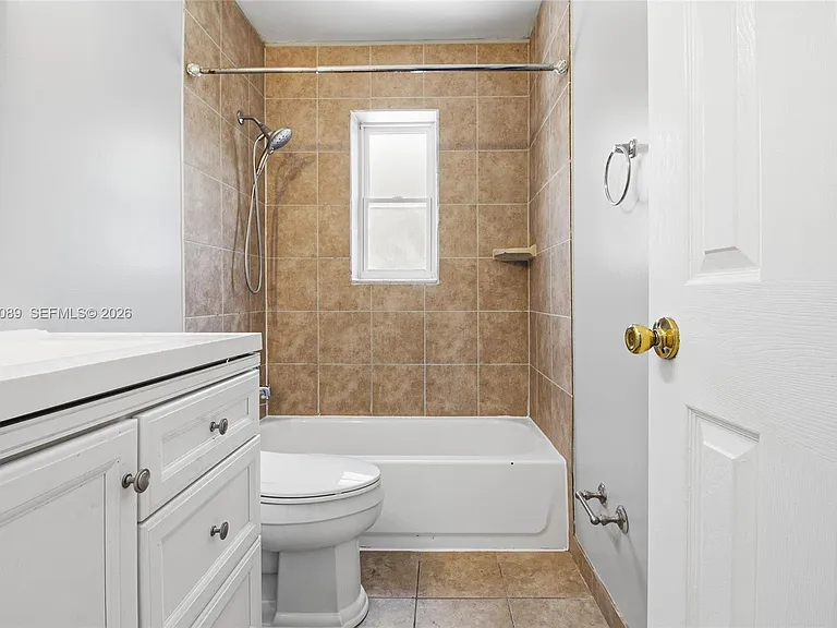 610 SW 2nd Ave #1 — Photo 19