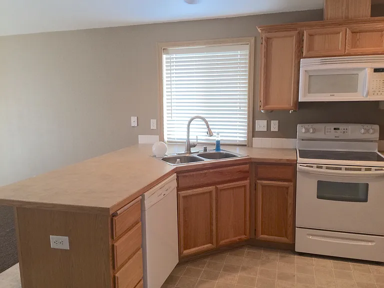 1900 Leanne Ave — Photo 8