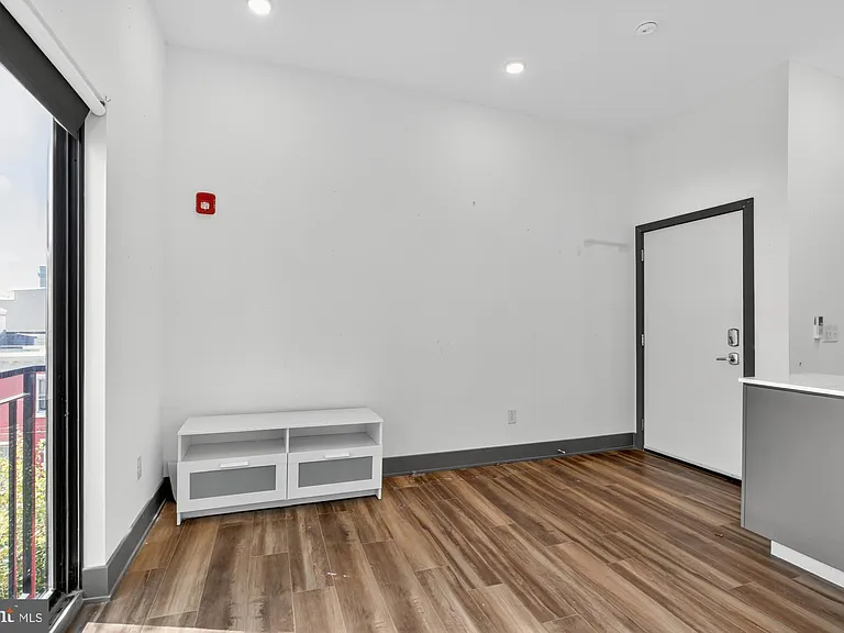 1935 E Hazzard St #303 — Photo 5