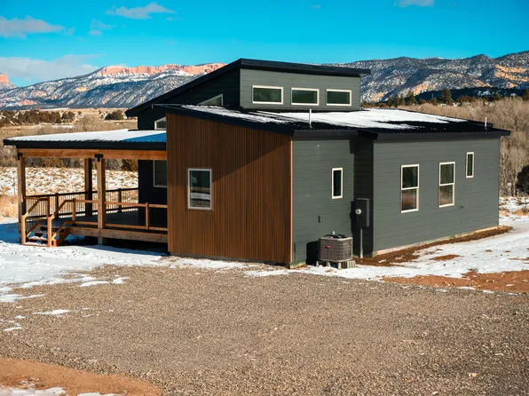 152 W Bryce Gate Cir, Hatch, UT 84735