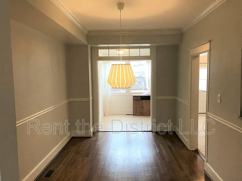 3 bed, 3.0 bath, 1352 sqft, $3,200 — Photo 4