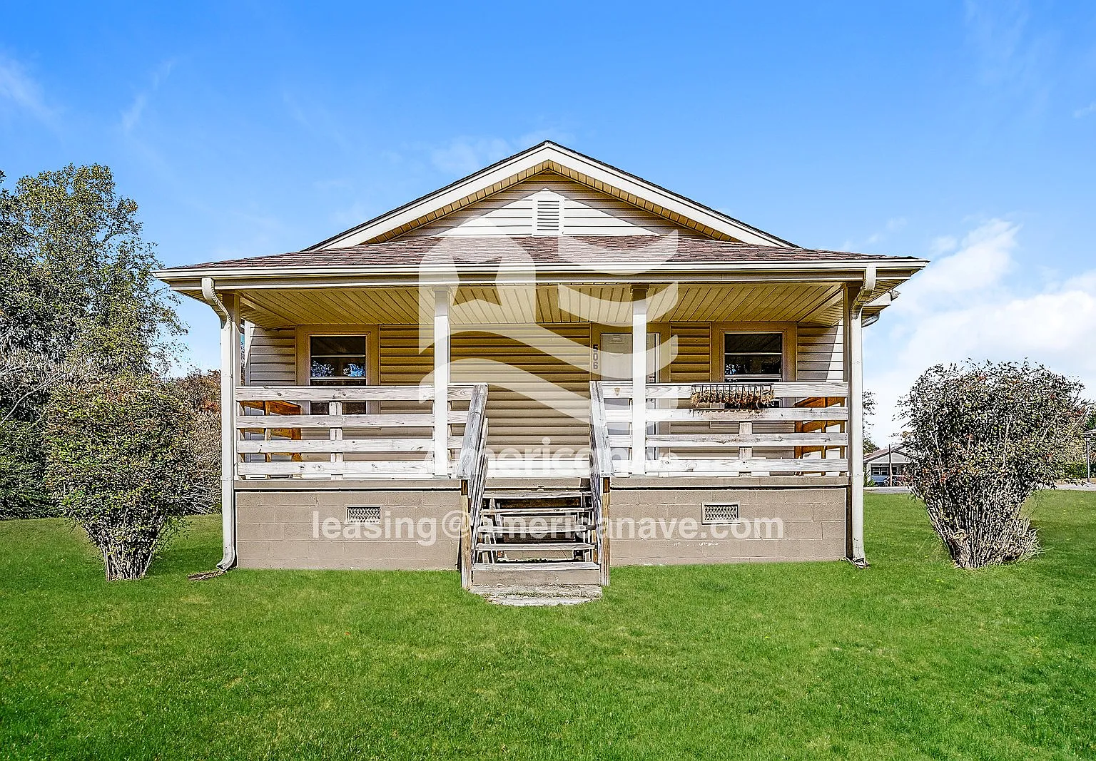3 bed, 1.0 bath, 1200 sqft, $1,375 — Photo 1