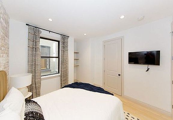 4th image of 371 E 10th St #4B
