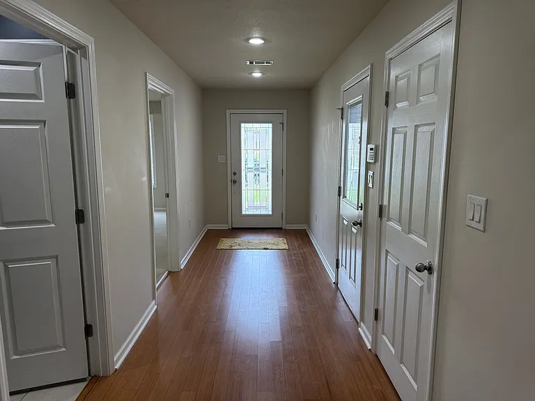 12 Enclave — Photo 3