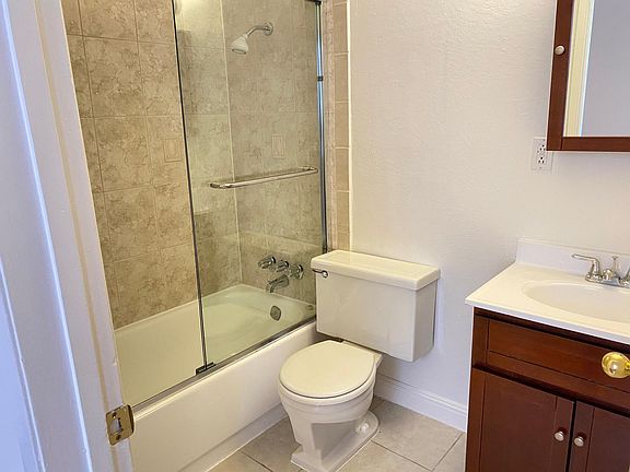3rd image of 419 Ivy St APT 7