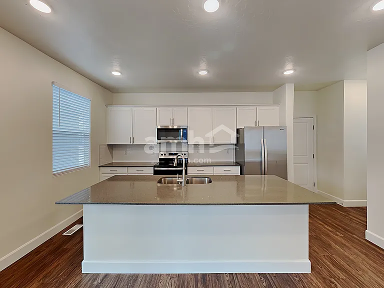 6744 N Silver Creek Dr — Photo 6