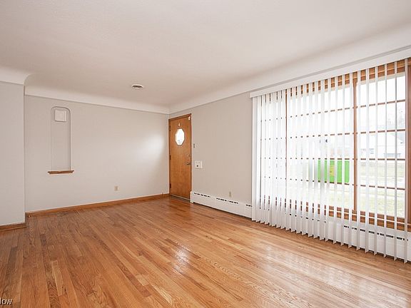 3rd image of 13704 Royal Blvd