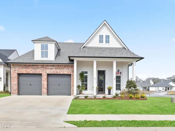 300 Queenstown Ave, Youngsville, LA 70592