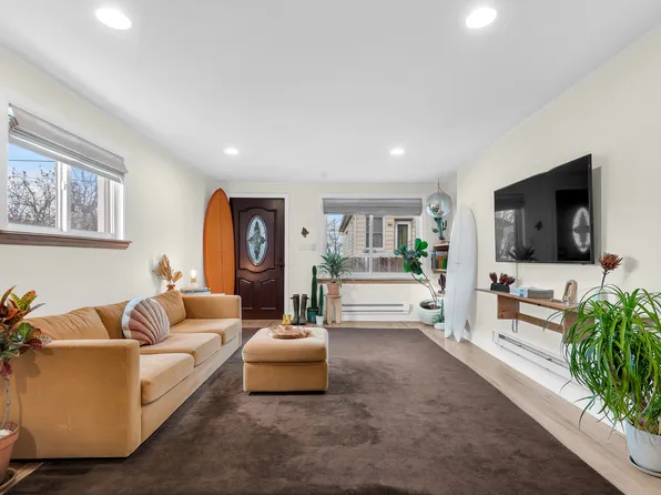 345 Dorman Court image 2 of 10