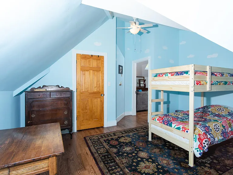 Upstairs second bedroom, with bunk beds and toddler bed.
