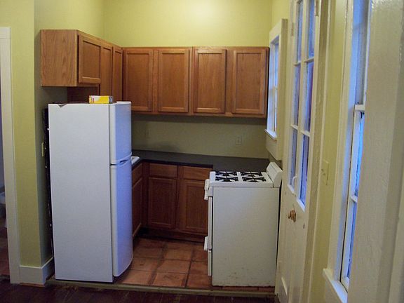 Kitchen with large sink, ample counters and cabinets full si