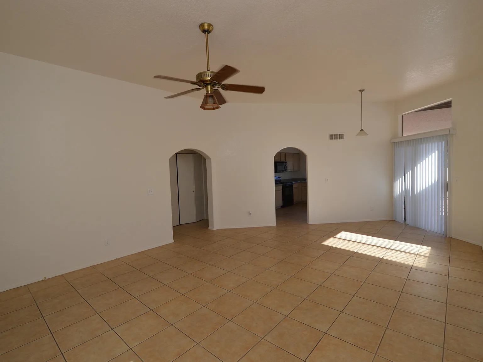 3 bed, 2.0 bath, 1343 sqft, $1,795 — Photo 2