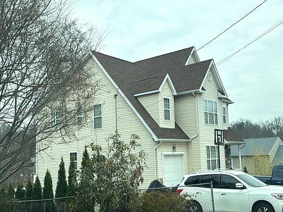3rd image of 3152 Clay Ave