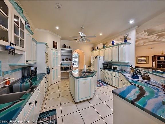 5th image of 1002 W Pickett Cir