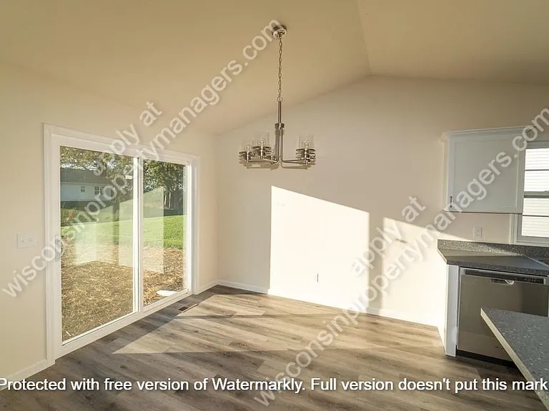 118 Cedar Ave — Photo 4