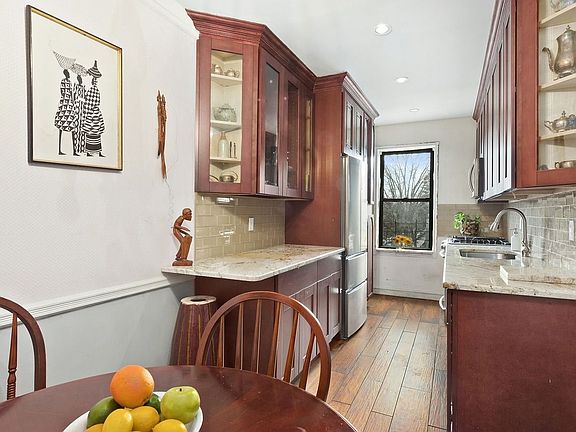 3rd image of 125 Hawthorne St APT 4D
