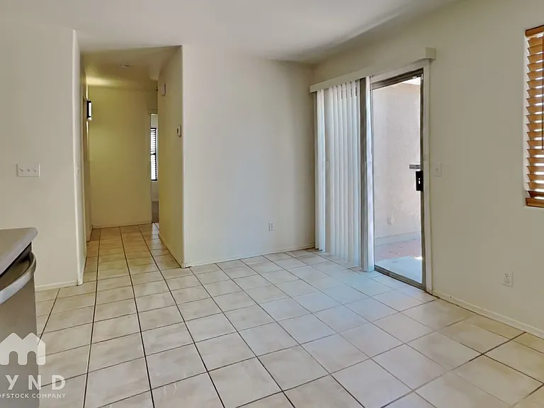 1886 E Cowboy Cove Trl — Photo 5