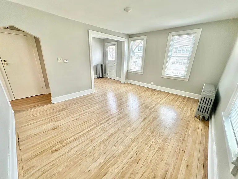 1811 N Warren Ave — Photo 1