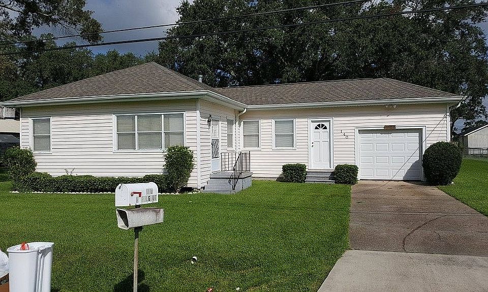 1st image of 140 Saint Charles Pl