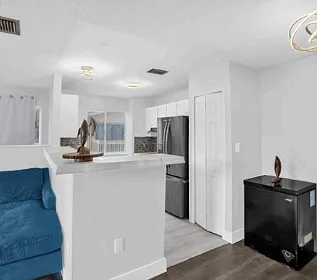 2 bed, 924 sqft, $1,645 — Photo 2