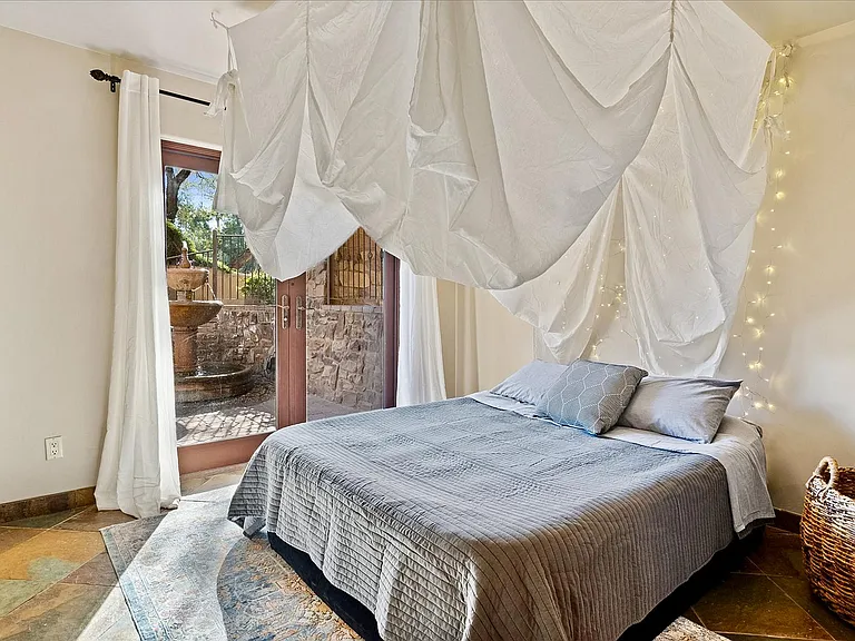 Den Area / Flex Space