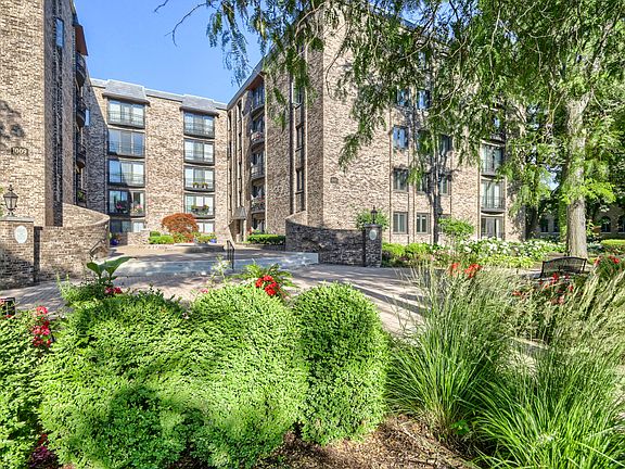 2nd image of 1005 Bonnie Brae Pl APT 4D