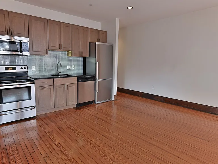 223 Pine St — Photo 17