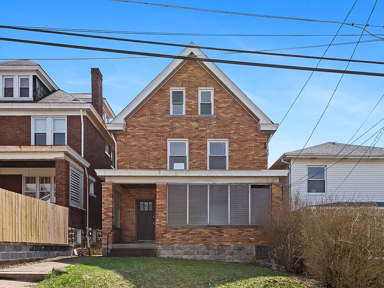 326 Anthony St — Photo 2