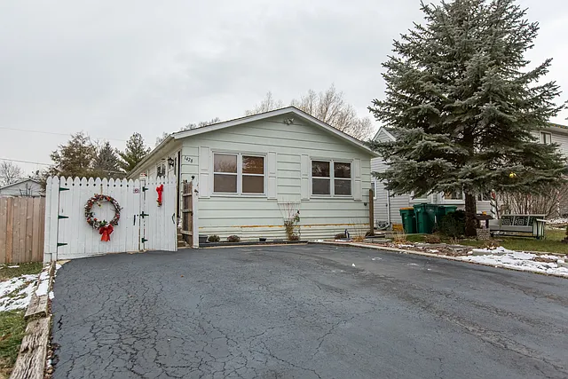 1428 Maple Dr photo 1