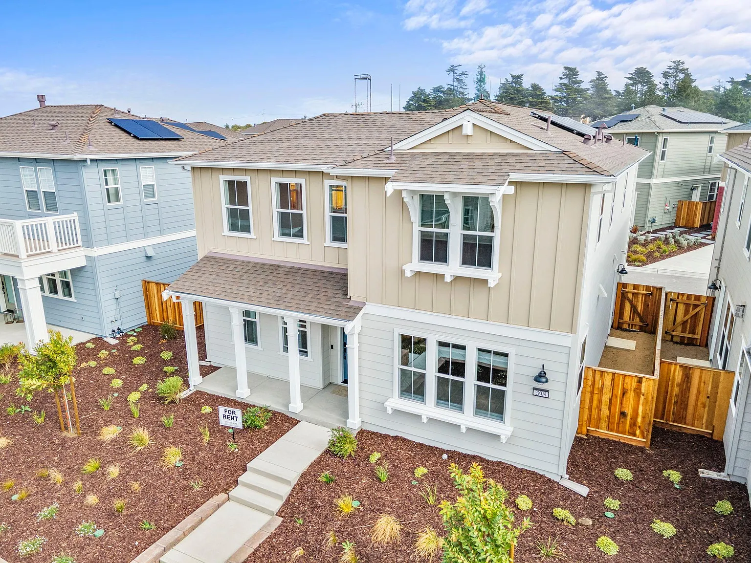 3 bed, 2.5 bath, 2014 sqft, $4,995 — Photo 3