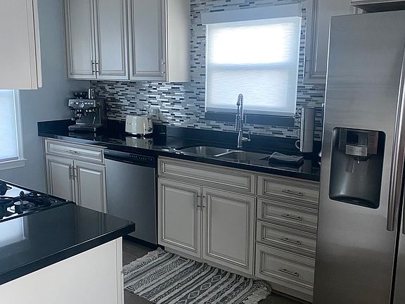 2nd image of 867 E Elgin Ave