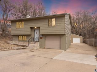 820 N Lewis Ave, Sioux Falls, SD 57103