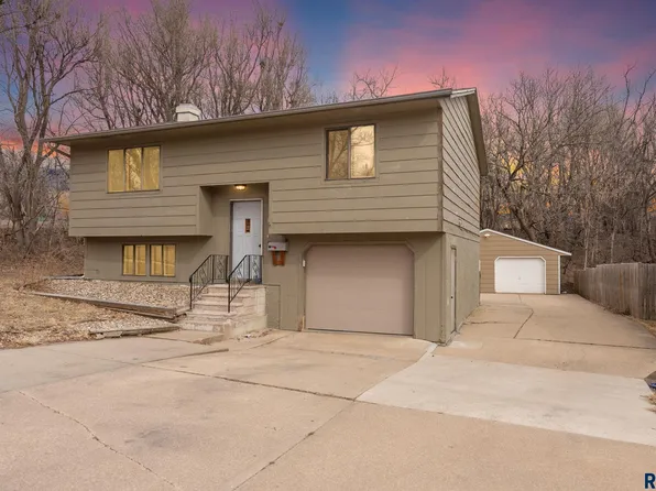 820 N Lewis Ave, Sioux Falls, SD 57103