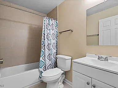 1119 Diplomat Pkwy E — Photo 14