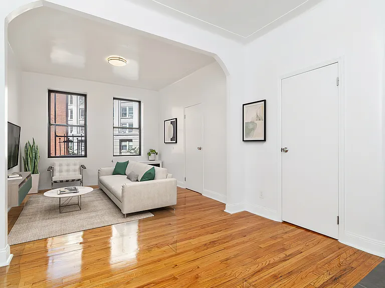 160 Waverly Pl #16 — Photo 1
