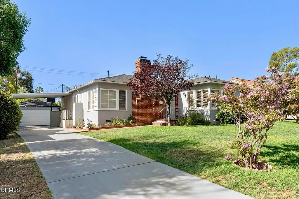 2 bed, 1.5 bath, 1390 sqft, $4,500 — Photo 2