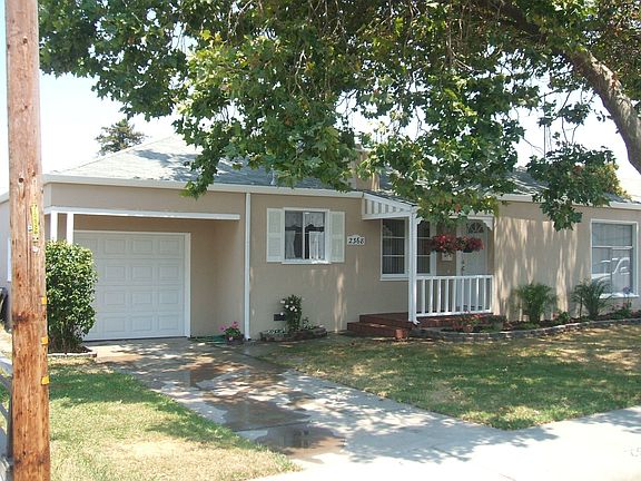 Attached Garage