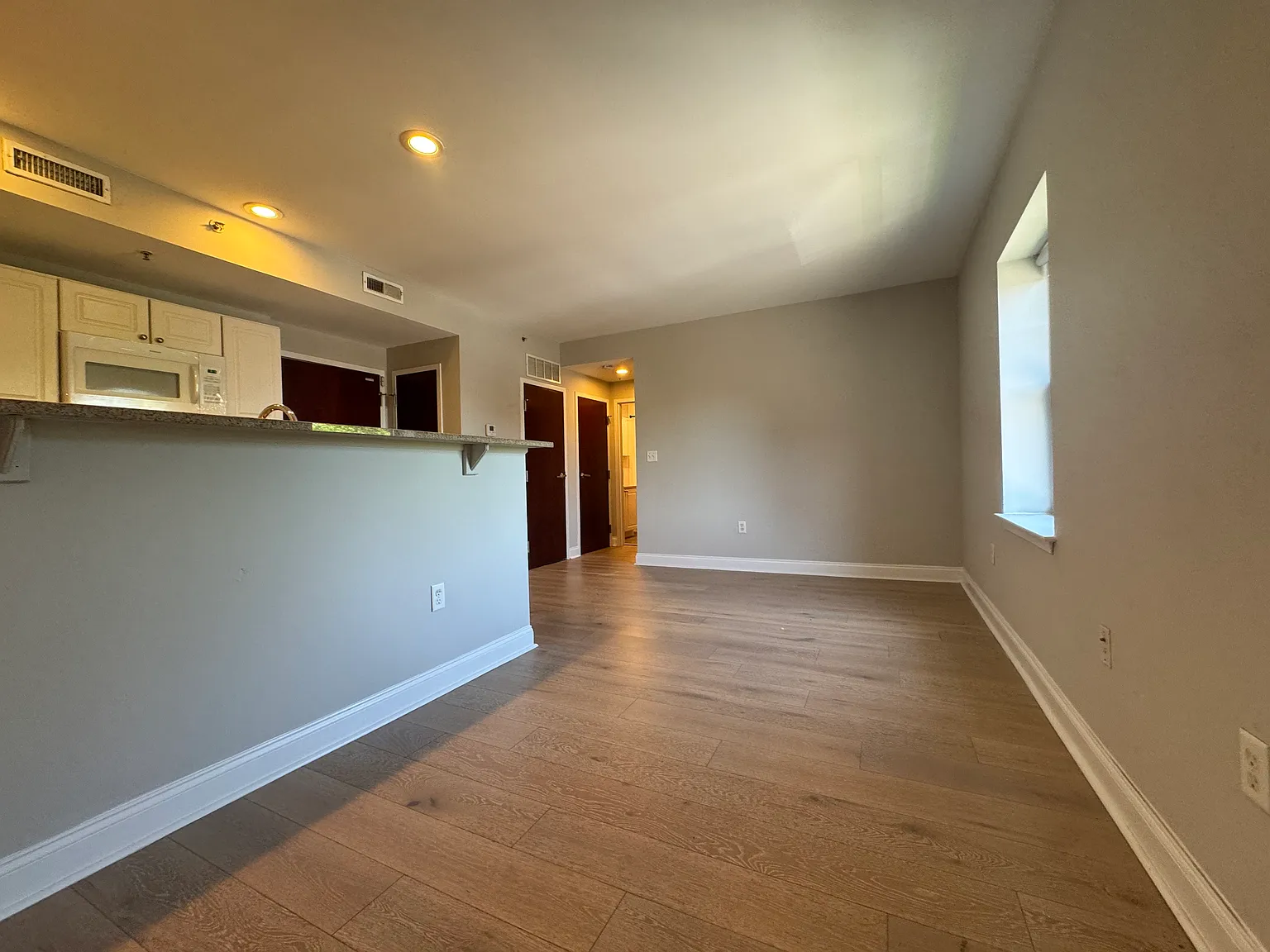 2 bed, 800 sqft, $1,545 — Photo 3