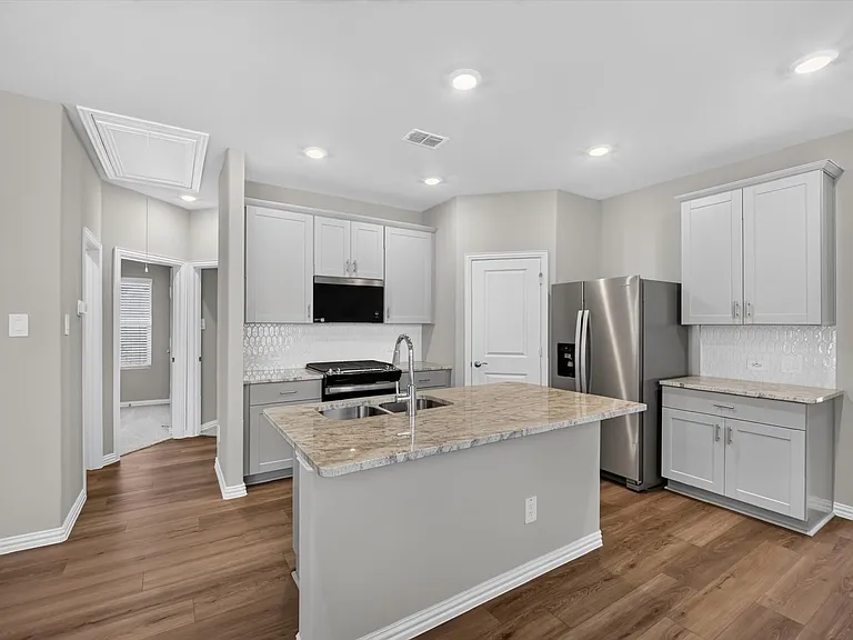 512 Dorothy Dr — Photo 6