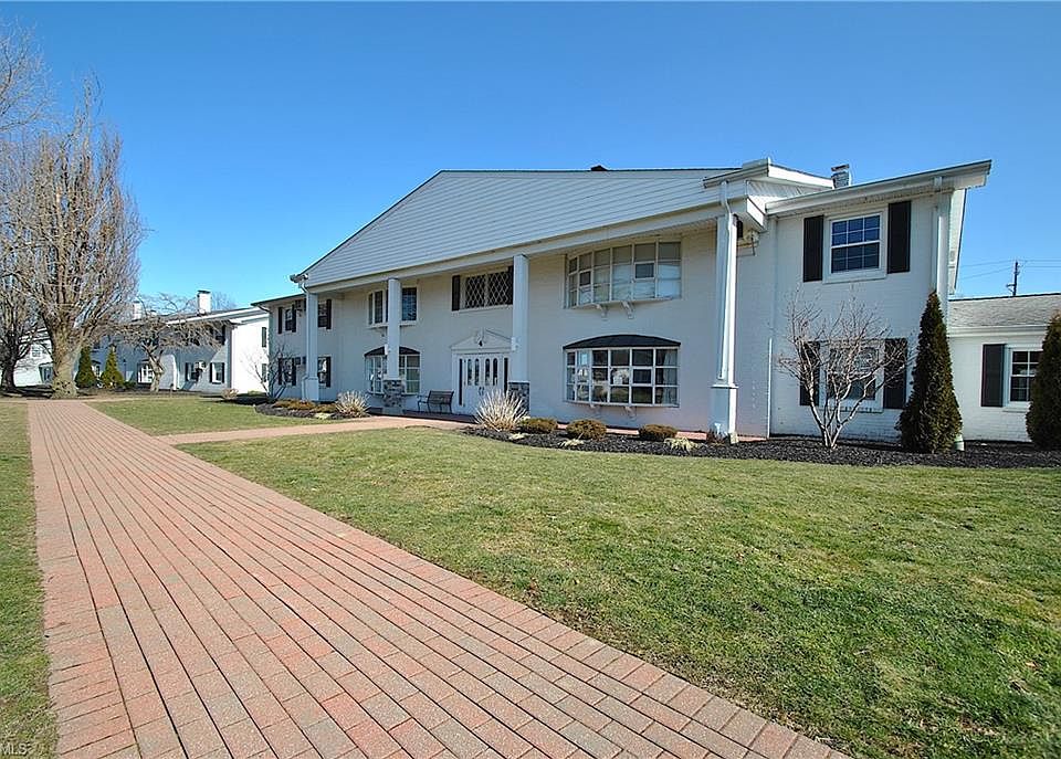 1st image of 4 Meadowlawn Dr Unit 21