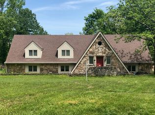 335 Central Ave, Pewee Valley, KY
