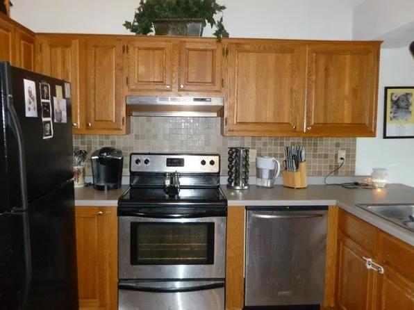 827 Quinlan Dr, Pewaukee, WI 53072