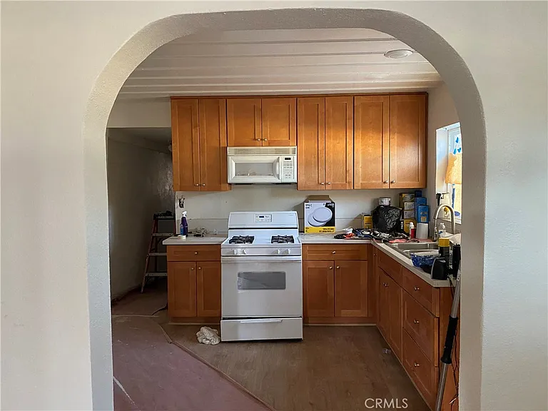 19216 Kendall Dr — Photo 4