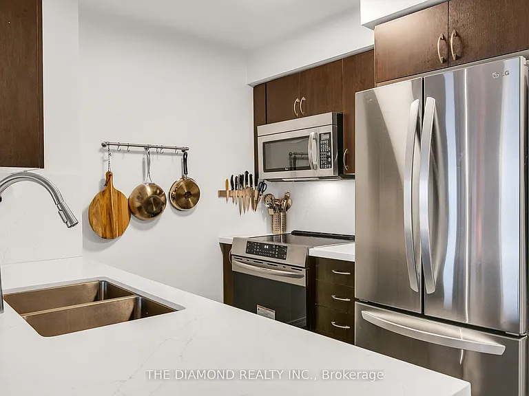 61 Heintzman St #1501 — Photo 21