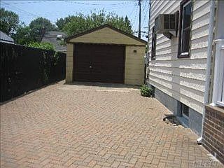 5th image of 1041 Sherman Dr
