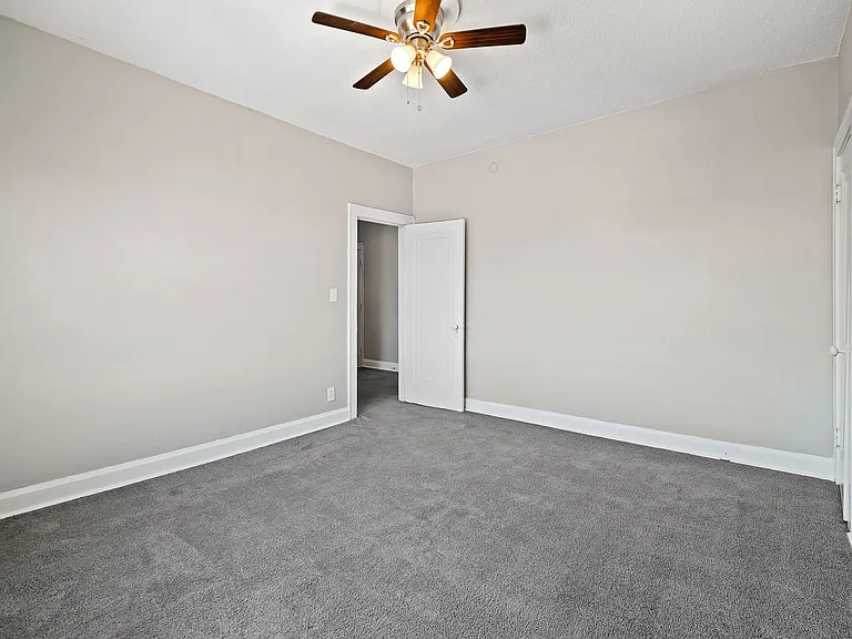 Maycourt Apartments — Photo 26