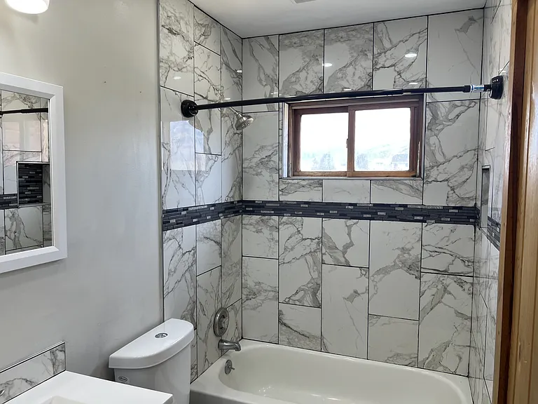 818 Abarr Plz — Photo 24
