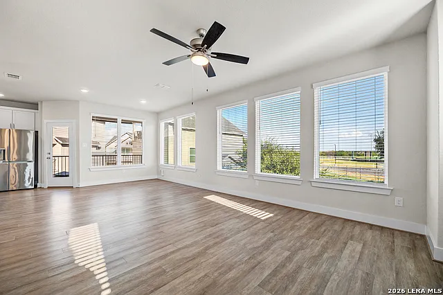 4 bed, 4.0 bath, 2088 sqft, $2,200 — Photo 4