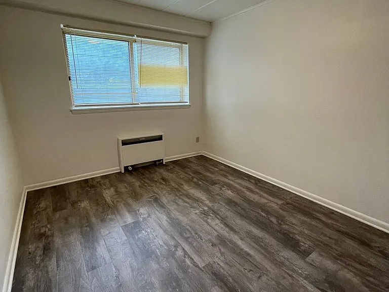 930 N Marshall St — Photo 34