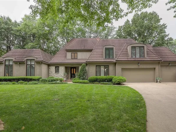 12601 Pawnee Ln, Leawood, KS 66209